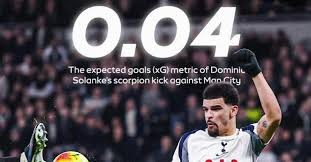 《女巨人游乐场》官方新截图：性感白丝狐妖践踏城市