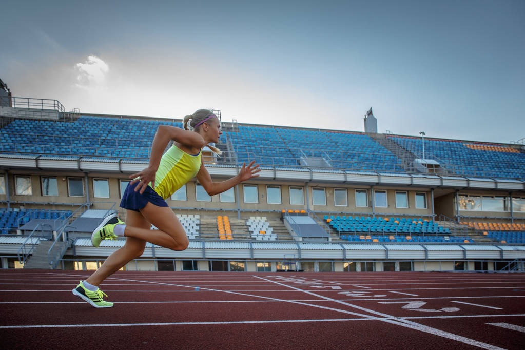 维持原判！布朗突破肘倒翟晓川后者阻挡 许利民交涉挑战也是失败